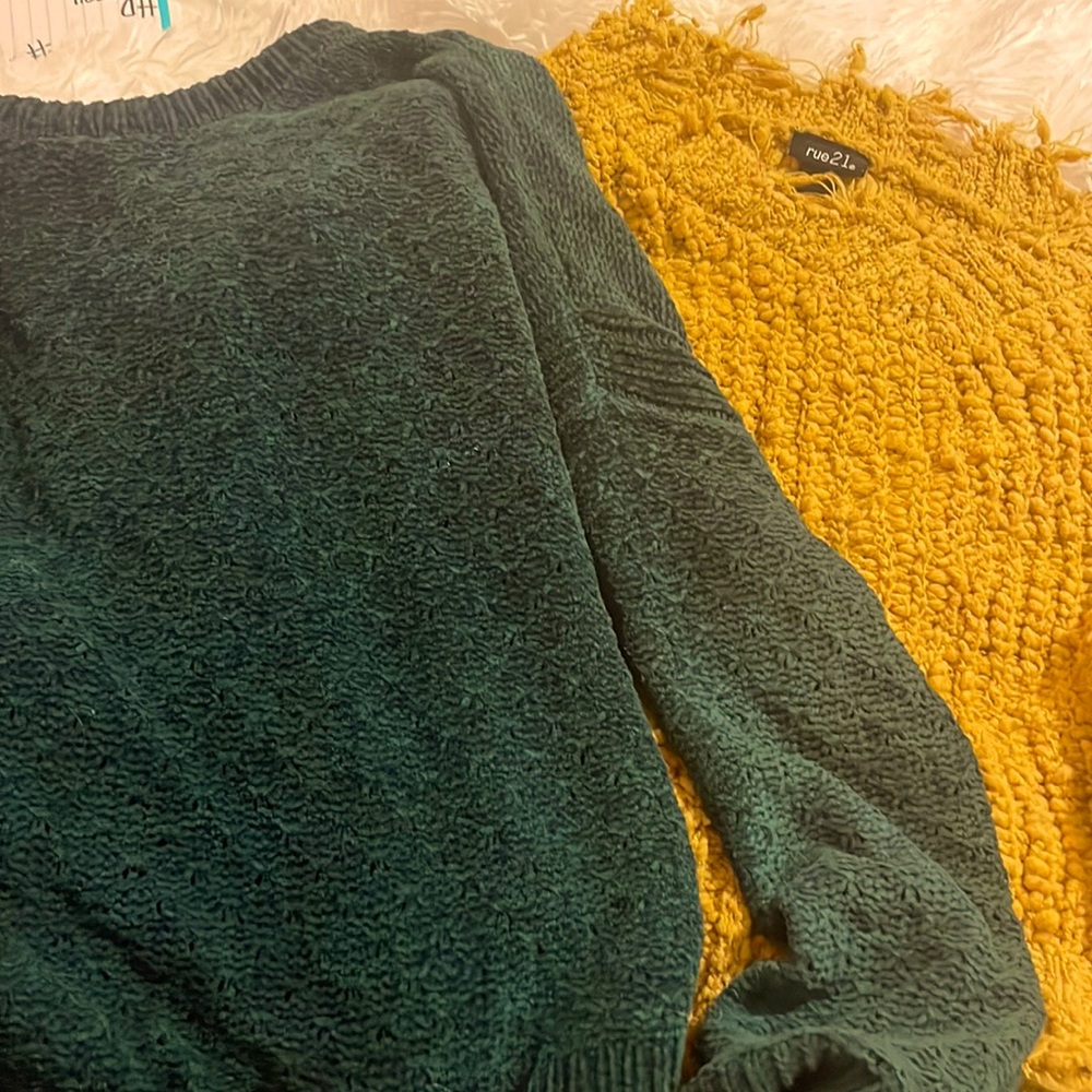 2 sweatshirts